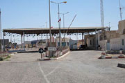 Posto de fronteira vazio, entre a Líbia e a Tunísia.